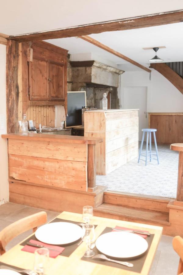 Les Repaires Hotel Nans-sous-Sainte-Anne Екстериор снимка