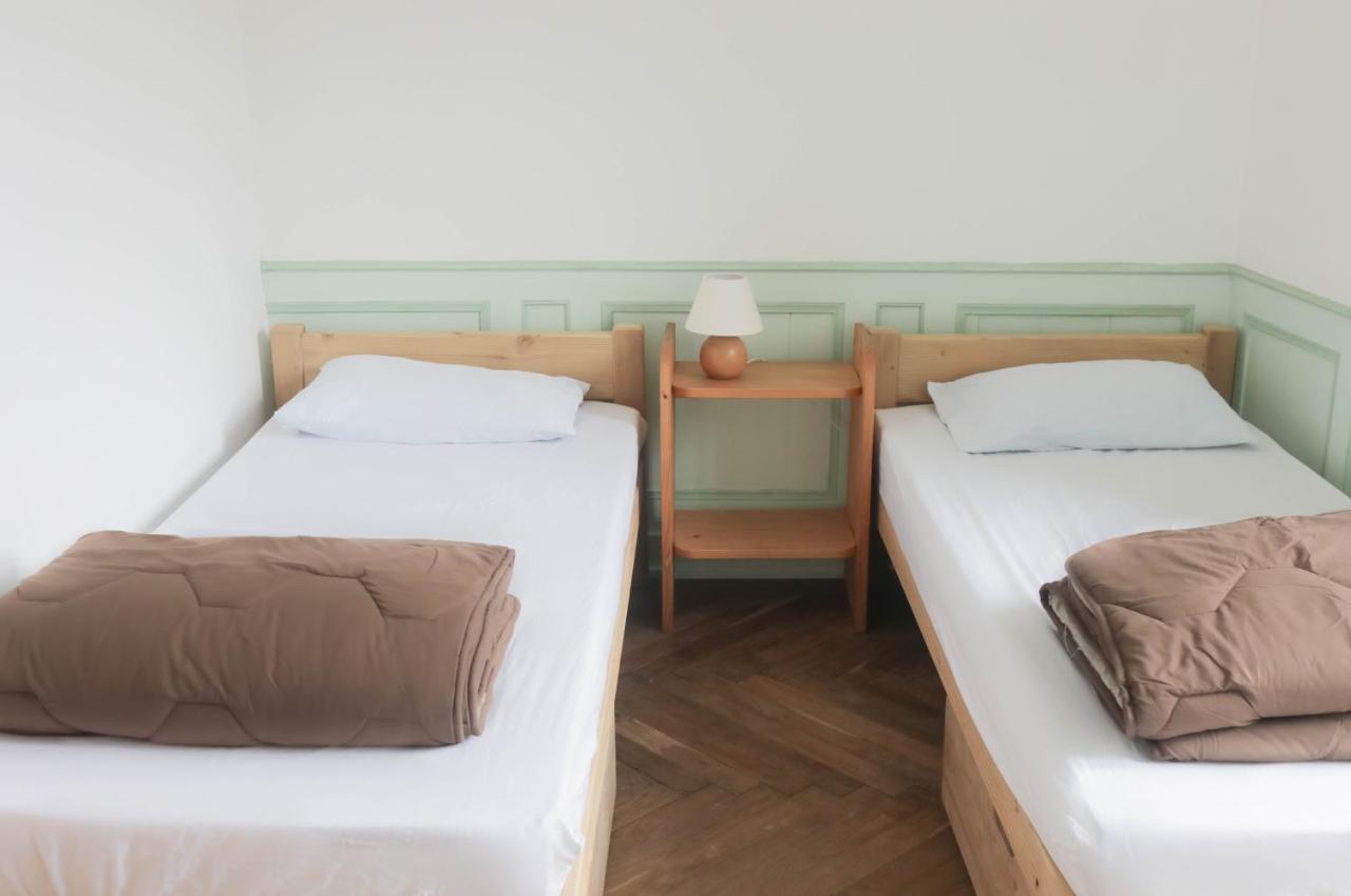 Les Repaires Hotel Nans-sous-Sainte-Anne Екстериор снимка